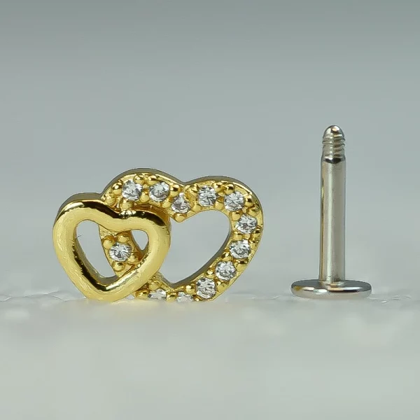 Bijou piercing labret avec motif coeurs