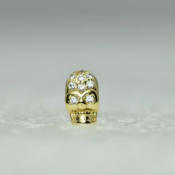 Labret bijou piercing motif tète de mort doré avec strass