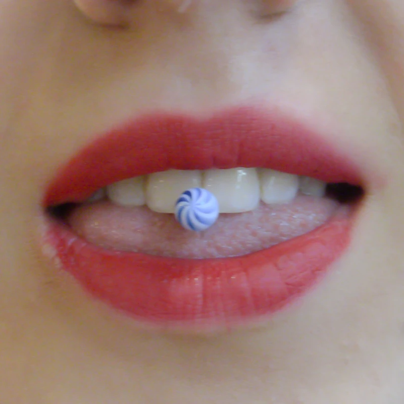 Barre barbell avec boules acrylique piercing langue