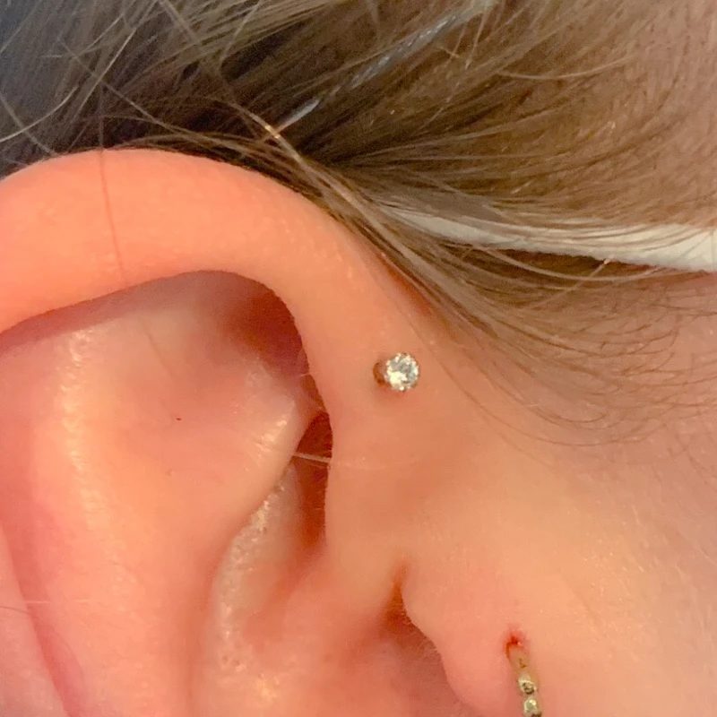 Labret strass piercing anti-hélix