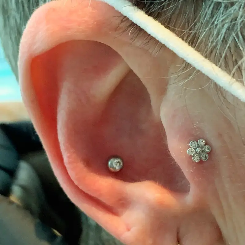 Piercing labret fleur avec strass