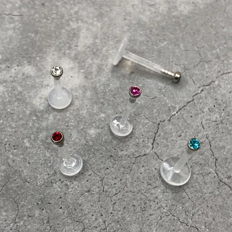 Labret piercing bioplast et titane strass