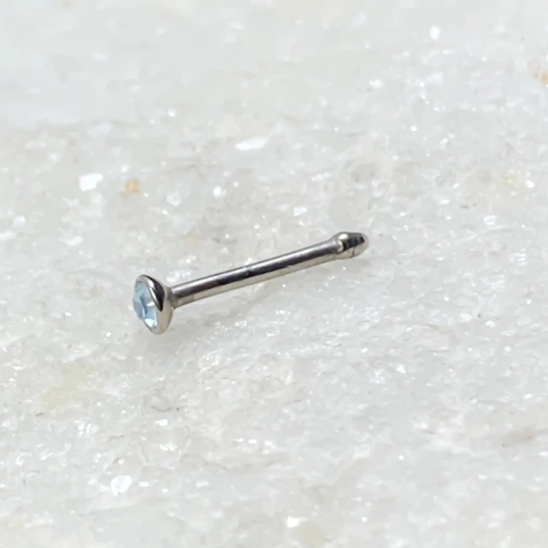 Stud droit piercing nez en titane